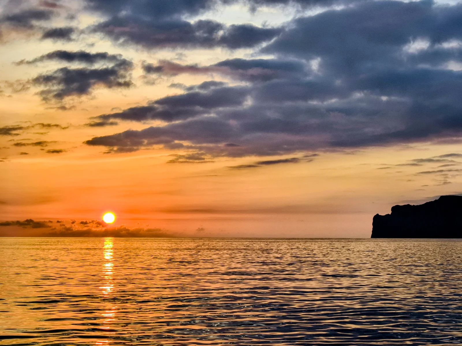 Where to See the Best Sunsets in Mallorca Sailing on an Invictus Yacht