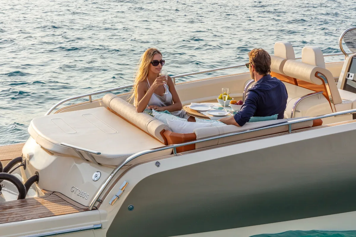 2026 Invictus INVICTUS GT  280S new yacht for sale Port Adriano Mallorca – deck hardware detail