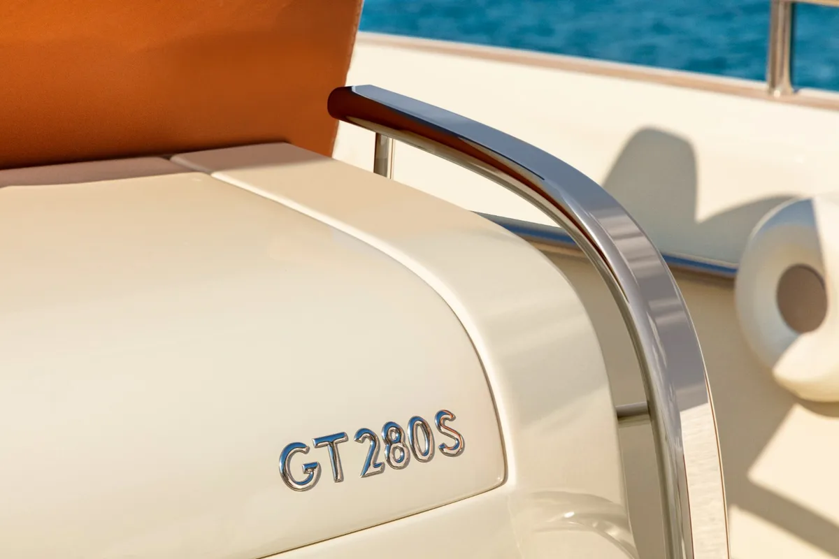 2026 Invictus INVICTUS GT  280S new yacht for sale Port Adriano Mallorca – navigation console