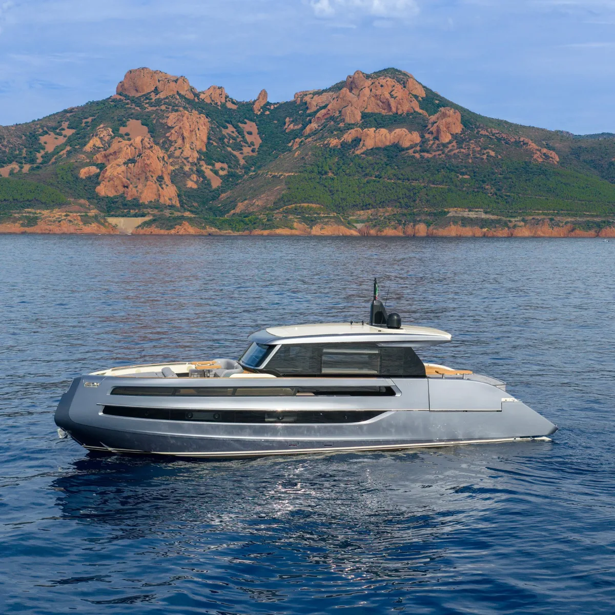 2026 Invictus INVICTUS ST 550 new yacht for sale Port Adriano Mallorca – detail view 16