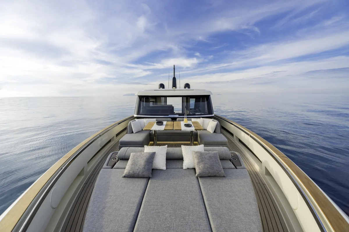 2026 Invictus INVICTUS ST 550 new yacht for sale Port Adriano Mallorca – port side exterior