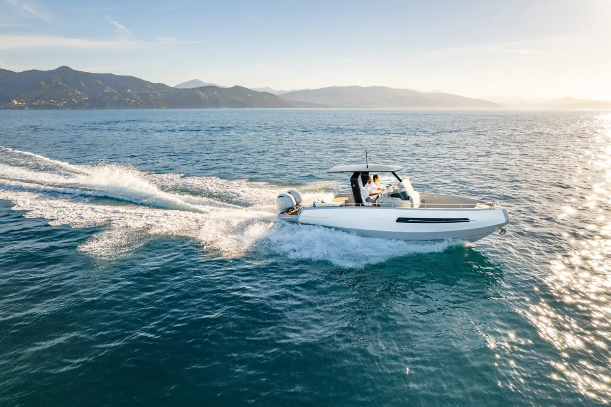 2026 Invictus INVICTUS TT S 280 new yacht for sale Port Adriano Mallorca – deck hardware detail
