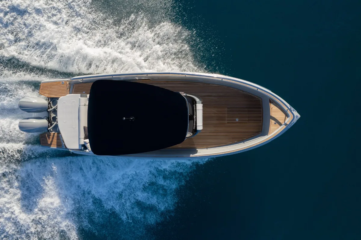 2026 Invictus INVICTUS TT S 280 new yacht for sale Port Adriano Mallorca – anchor and foredeck