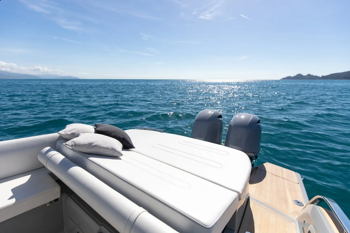 2026 Invictus INVICTUS TT S 280 new yacht for sale Port Adriano Mallorca – cockpit and helm station