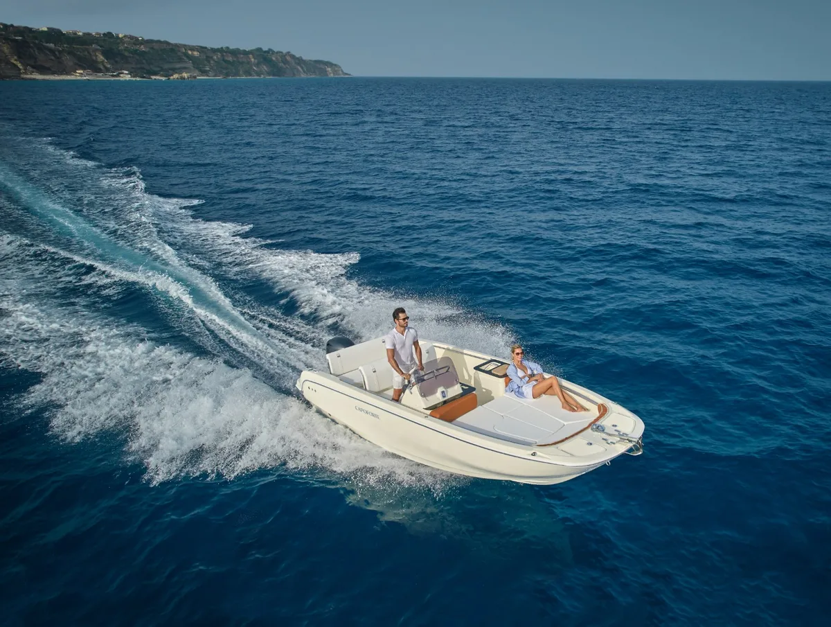 2026 Capoforte INVICTUS CAPOFORTE SX 200 new yacht for sale Port Adriano Mallorca – interior cabin and seating