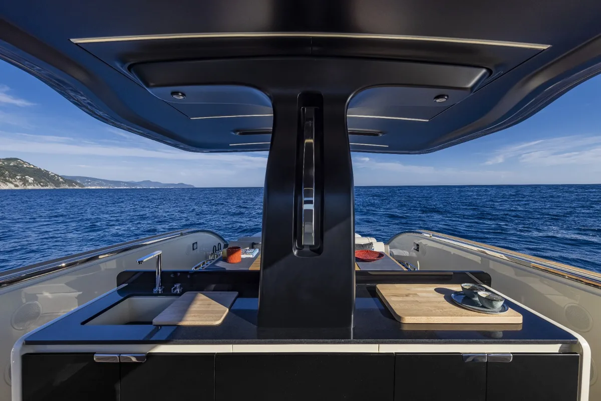 2026 Invictus INVICTUS TT 460 new yacht for sale Port Adriano Mallorca – anchor and foredeck