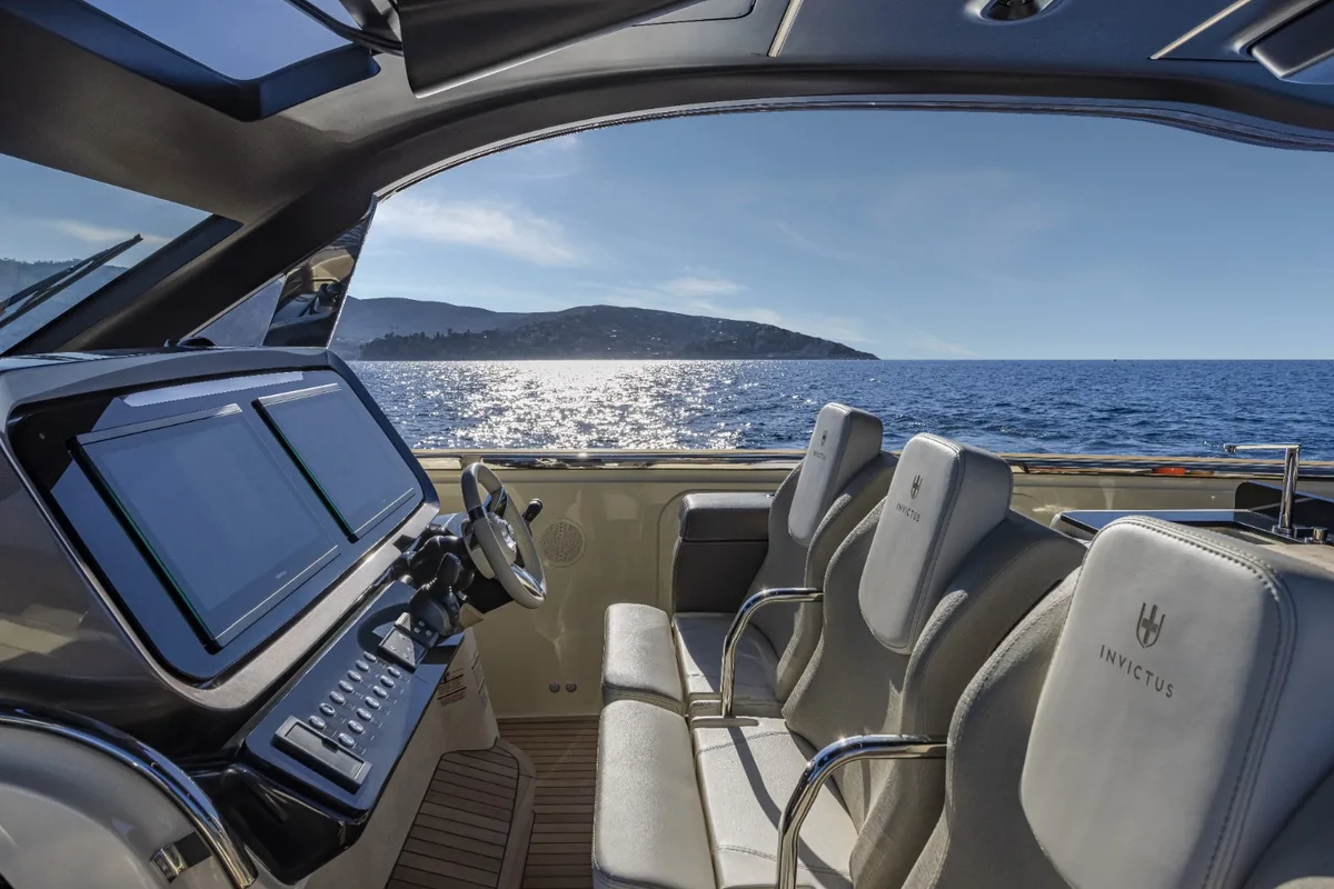 2026 Invictus INVICTUS TT 460 new yacht for sale Port Adriano Mallorca – detail view