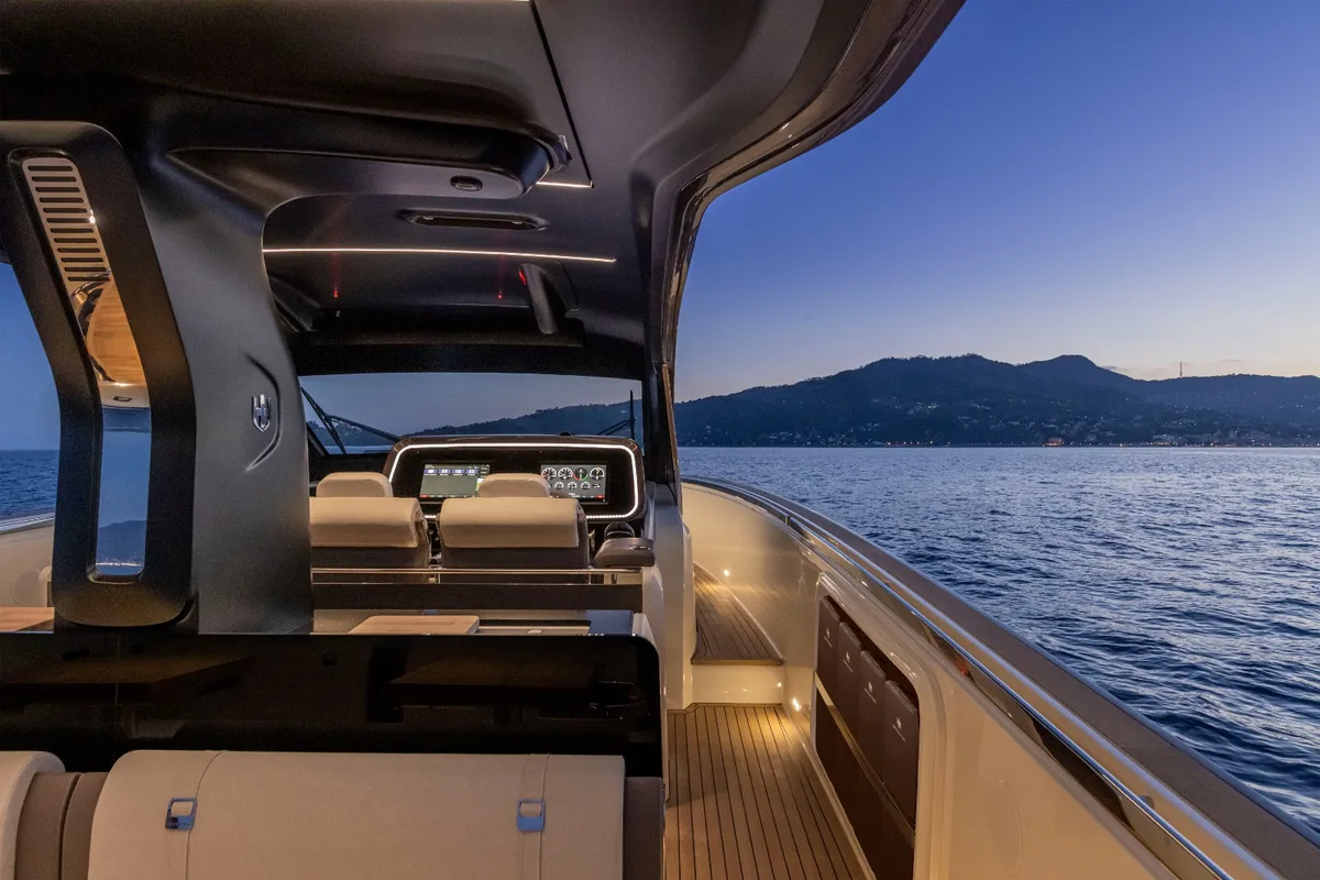 2026 Invictus INVICTUS TT 460 new yacht for sale Port Adriano Mallorca – detail view 21