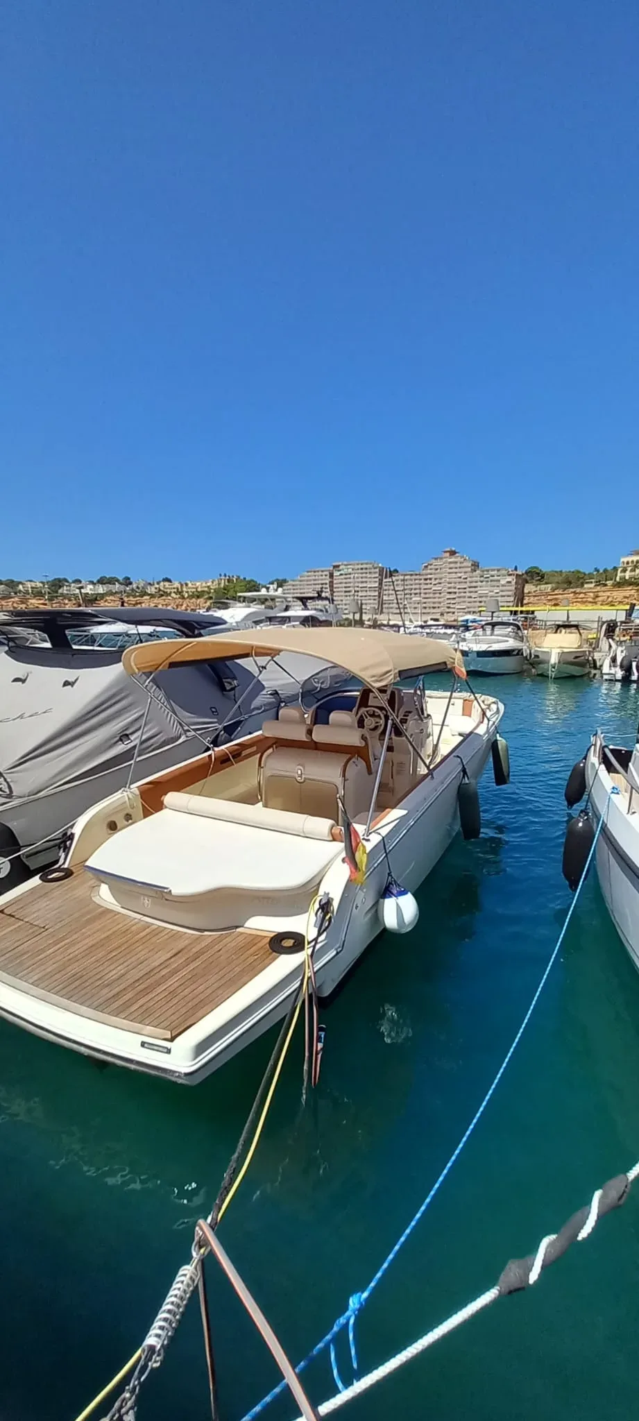 2019 Invictus INVICTUS SX 280 pre-owned yacht for sale Port Adriano Mallorca – stern view