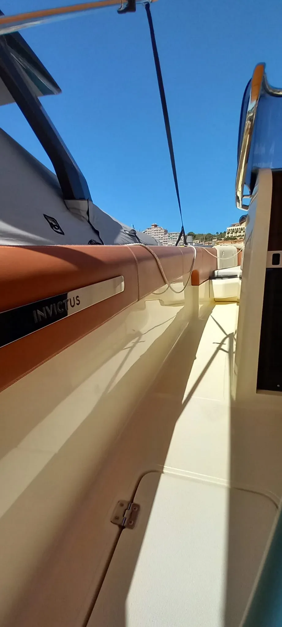 2019 Invictus INVICTUS SX 280 pre-owned yacht for sale Port Adriano Mallorca – detail view