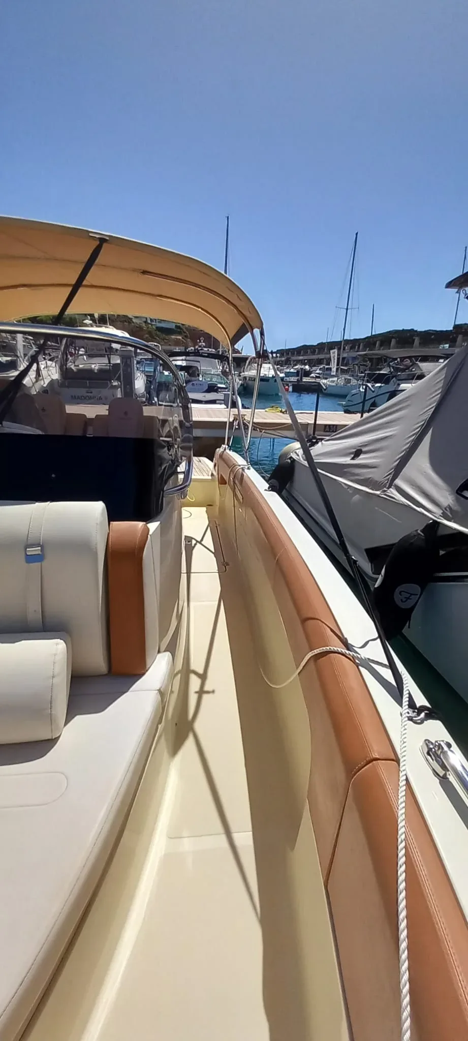 2019 Invictus INVICTUS SX 280 pre-owned yacht for sale Port Adriano Mallorca – aft deck and swim platform