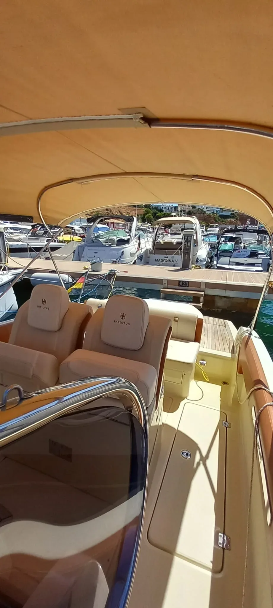 2019 Invictus INVICTUS SX 280 pre-owned yacht for sale Port Adriano Mallorca – port side exterior