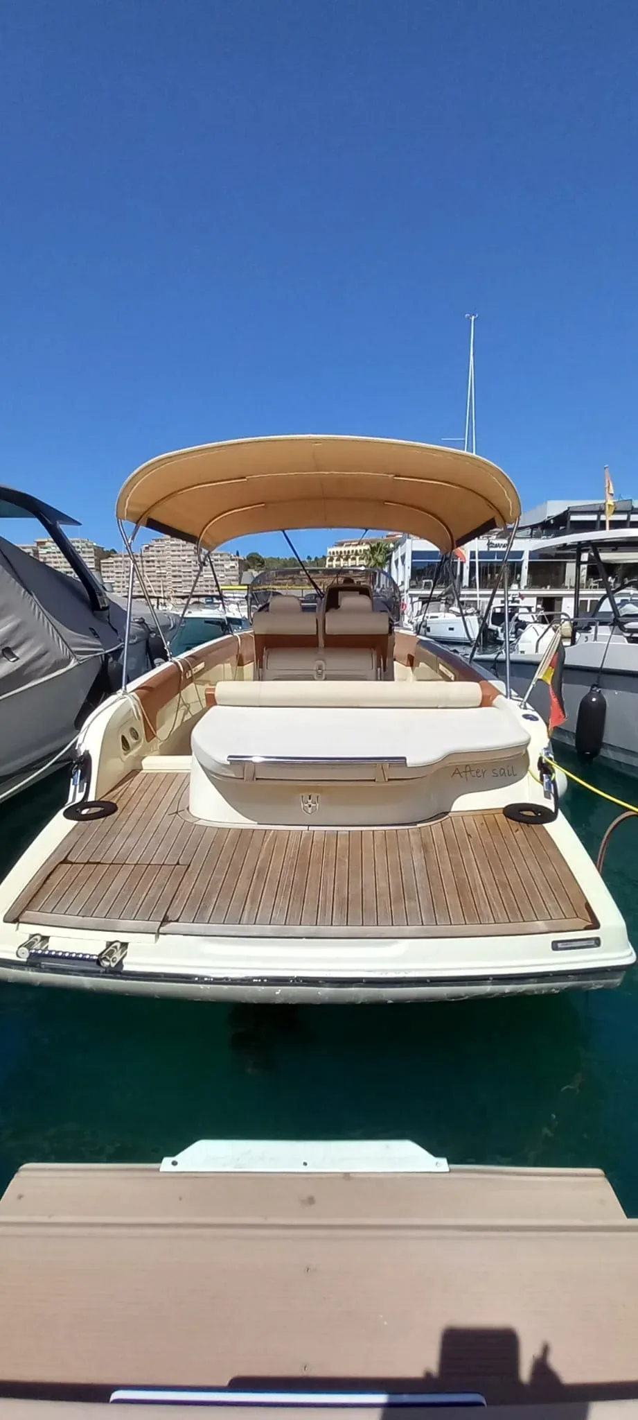 2019 Invictus INVICTUS SX 280 pre-owned yacht for sale Port Adriano Mallorca – starboard side exterior