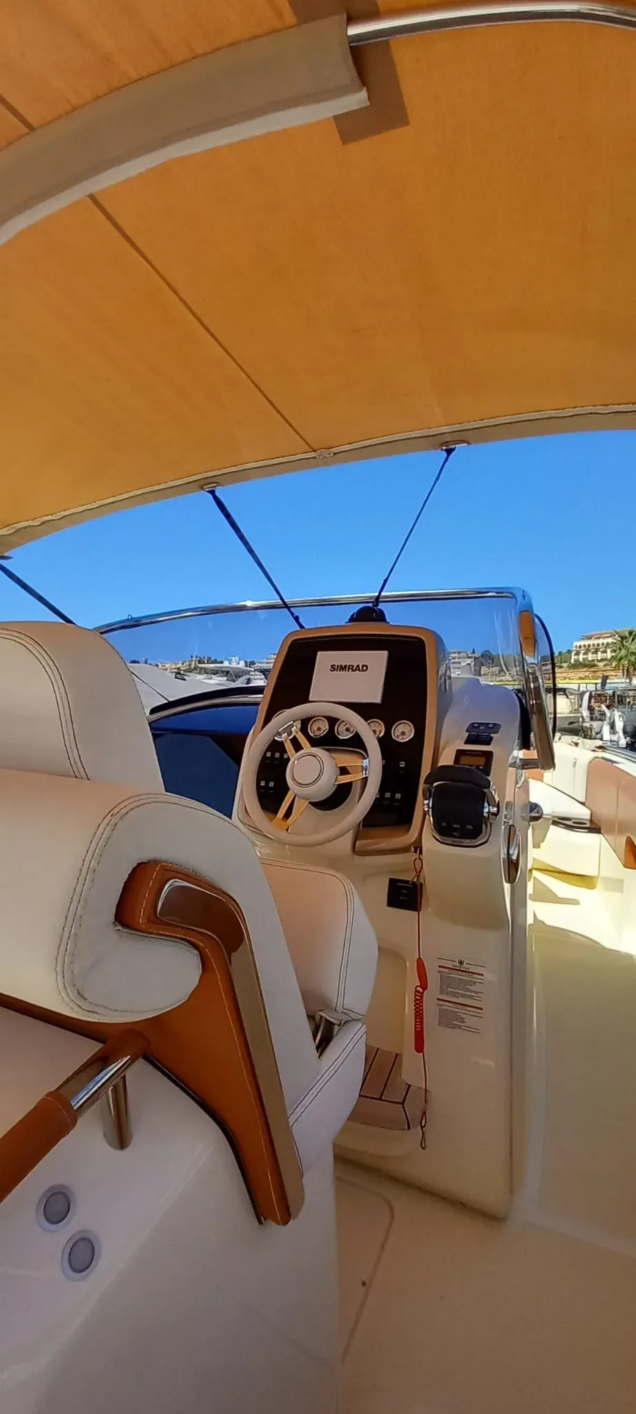 2019 Invictus INVICTUS SX 280 pre-owned yacht for sale Port Adriano Mallorca – interior cabin and seating