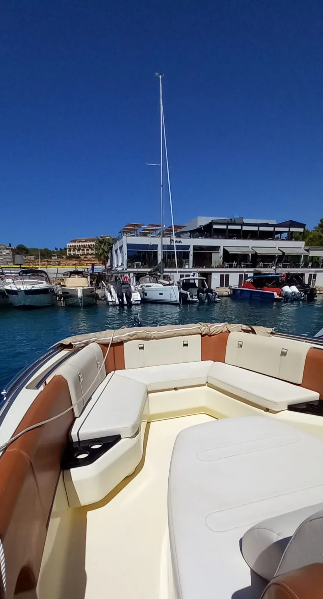 2019 Invictus INVICTUS SX 280 pre-owned yacht for sale Port Adriano Mallorca – engine bay