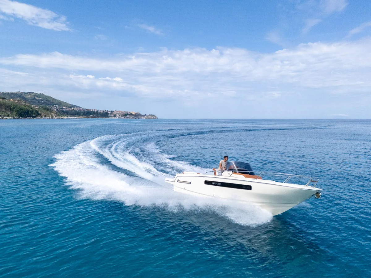 2026 Capoforte INVICTUS CAPOFORTE CXi 280 new yacht for sale Port Adriano Mallorca – cockpit and helm station