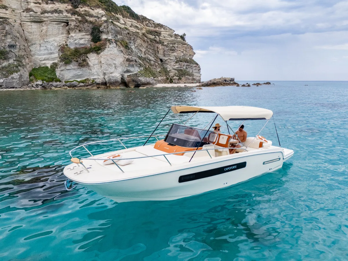 2026 Capoforte INVICTUS CAPOFORTE CXi 280 new yacht for sale Port Adriano Mallorca – aft deck and swim platform