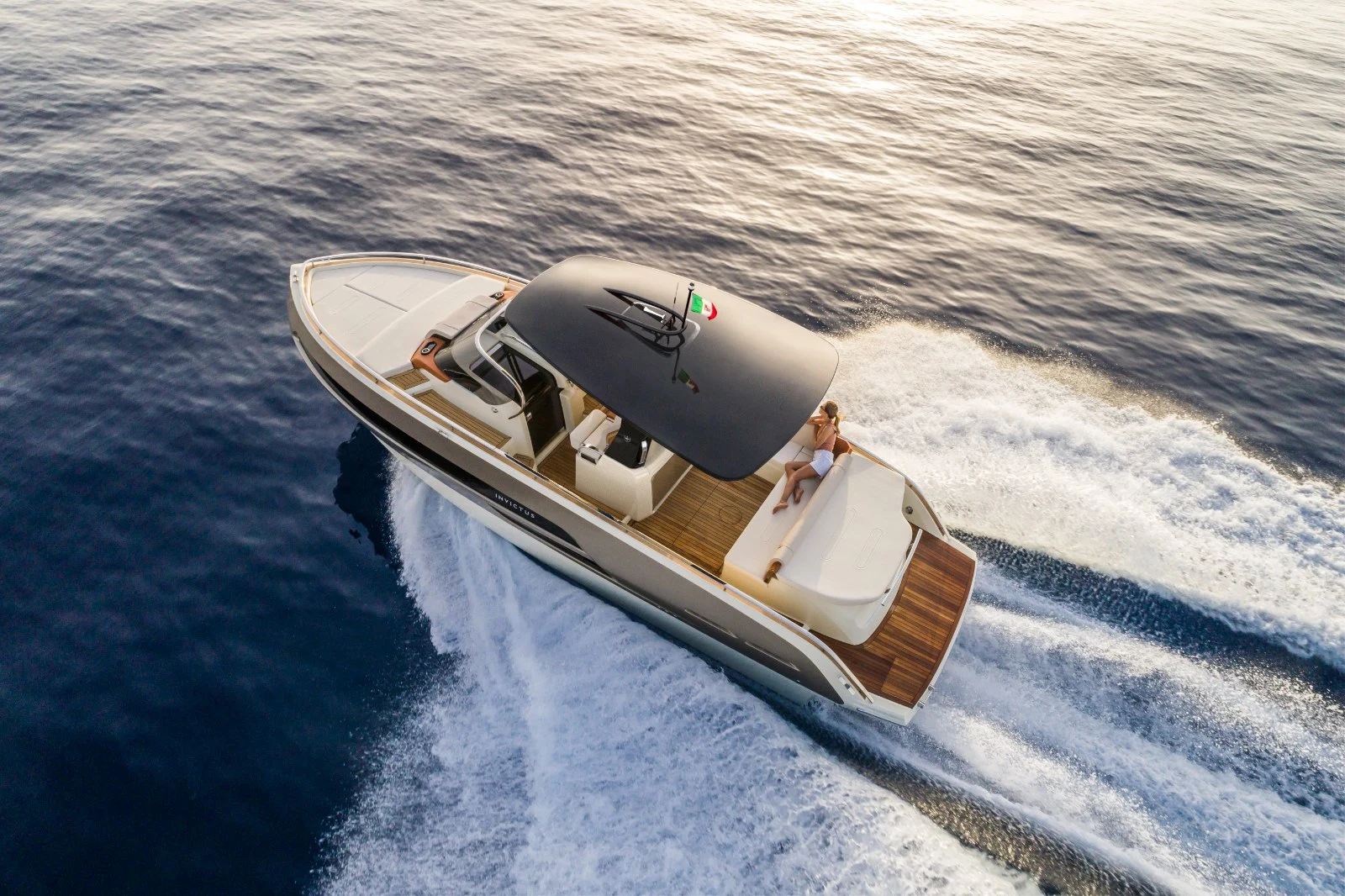 2026 Invictus INVICTUS GT 320  new yacht for sale Port Adriano Mallorca – stern view