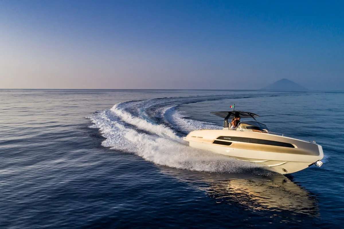 2026 Invictus INVICTUS GT 320  new yacht for sale Port Adriano Mallorca – cockpit and helm station