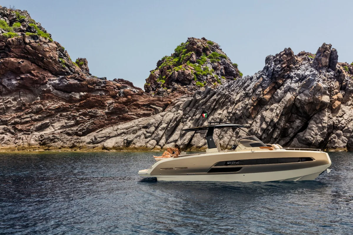2026 Invictus INVICTUS GT 320  new yacht for sale Port Adriano Mallorca – port side exterior