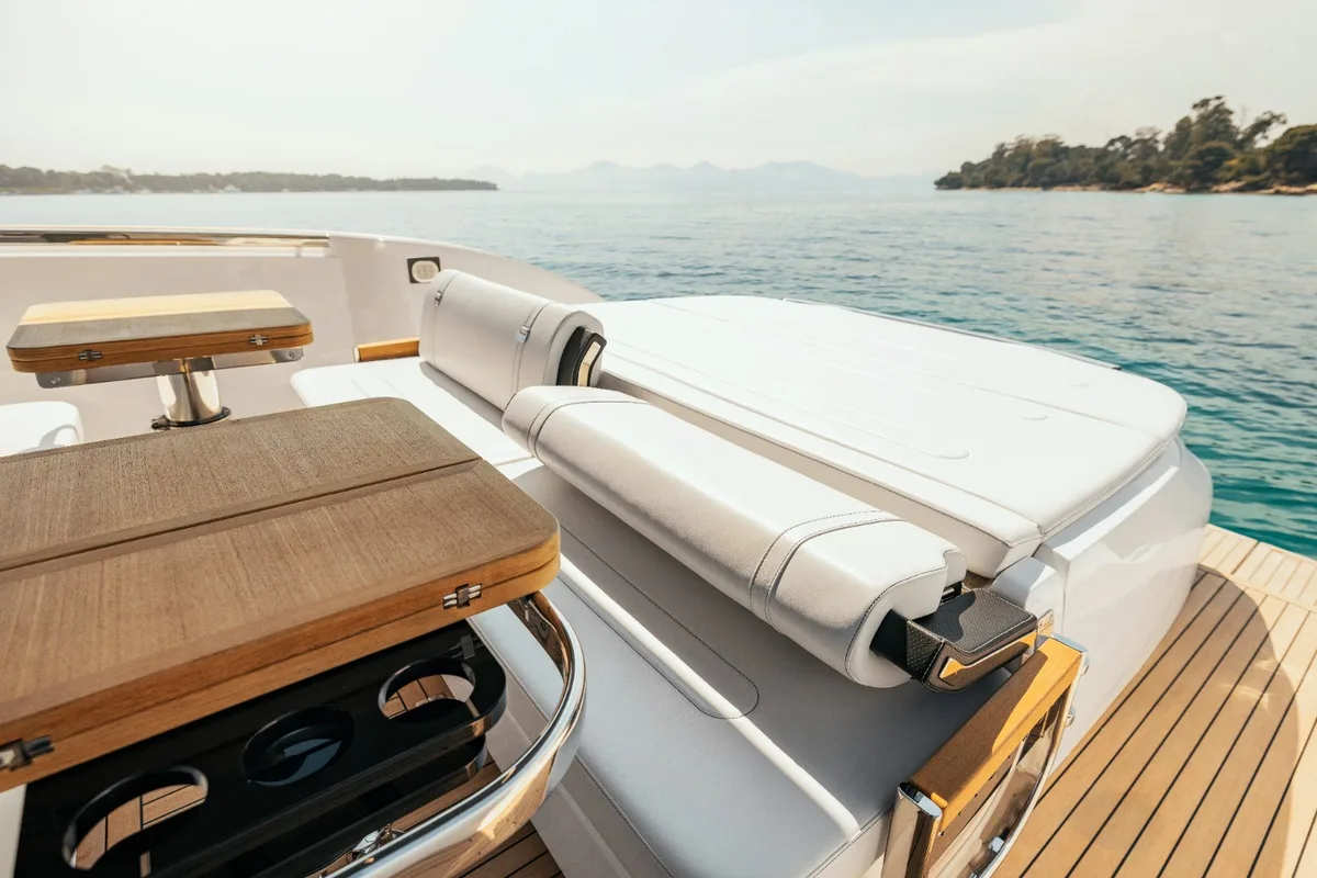 2026 Invictus INVICTUS TT 420 new yacht for sale Port Adriano Mallorca – deck hardware detail