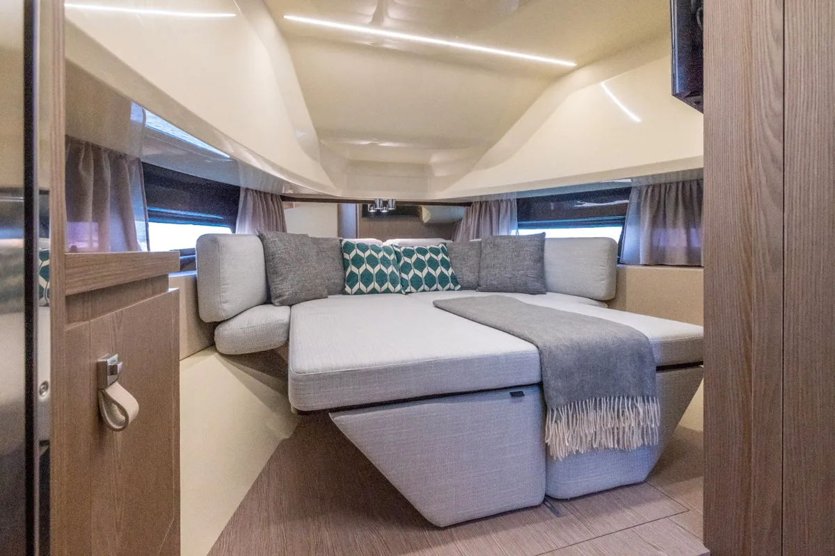2026 Invictus INVICTUS TT 420 new yacht for sale Port Adriano Mallorca – cockpit and helm station