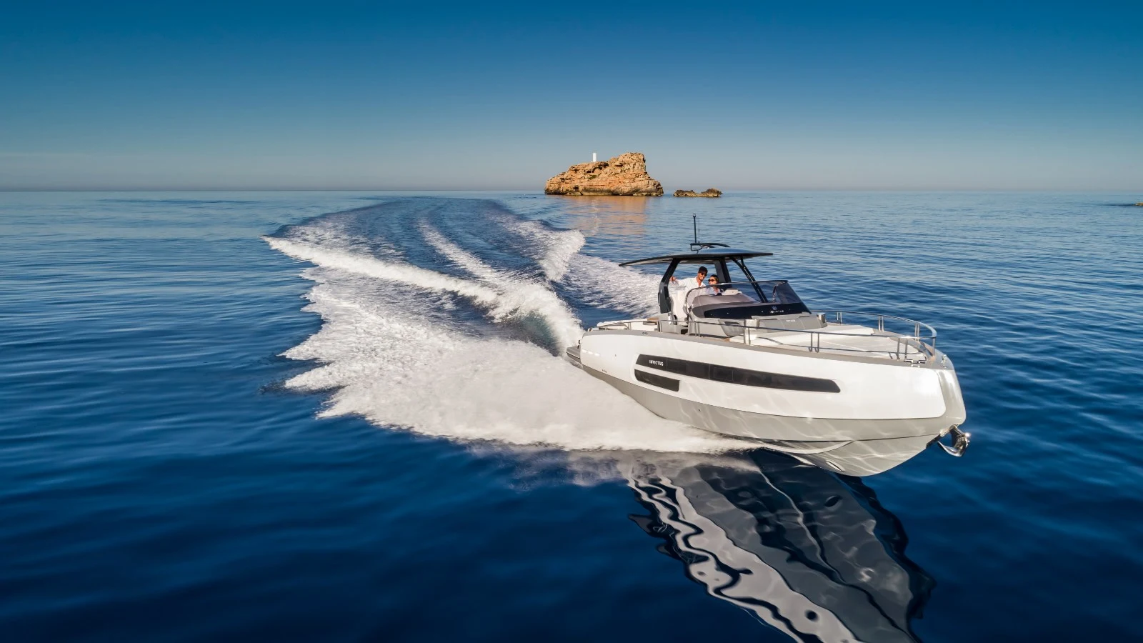 2026 INVICTUS GT 370  new yacht for sale Port Adriano Mallorca