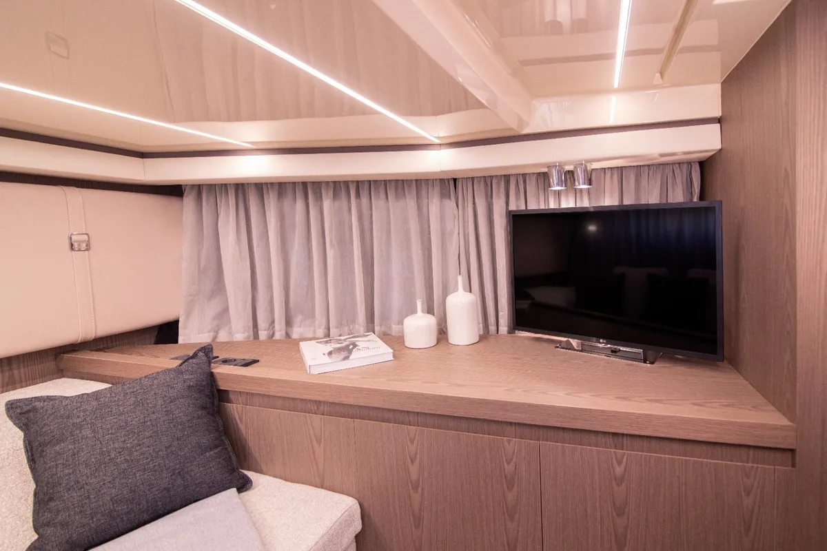 2026 Invictus INVICTUS GT 370  new yacht for sale Port Adriano Mallorca – anchor and foredeck
