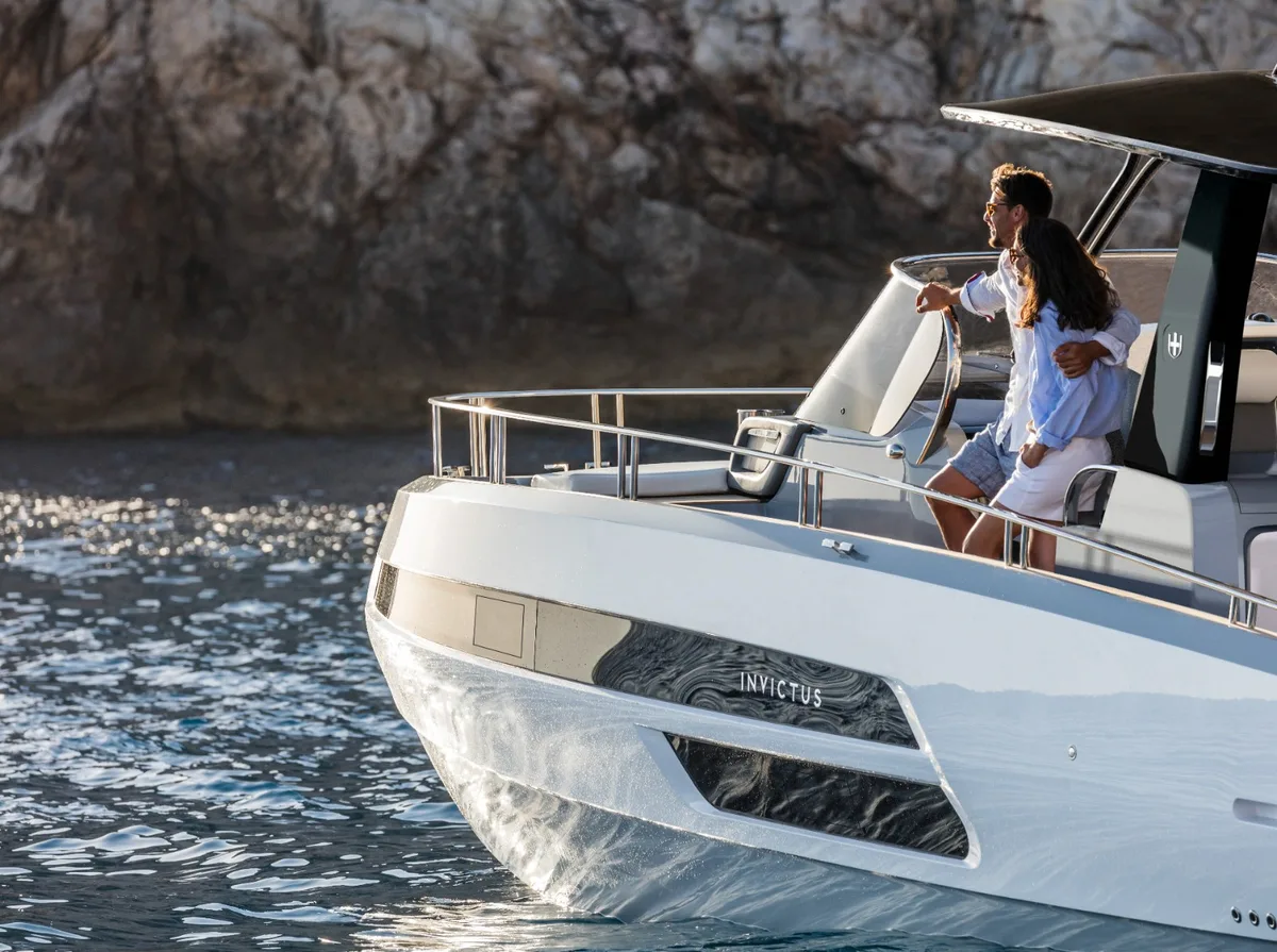 2026 Invictus INVICTUS GT 370  new yacht for sale Port Adriano Mallorca – interior cabin and seating