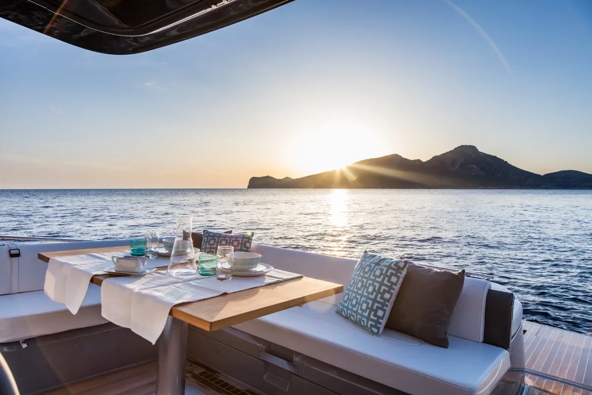 2026 Invictus INVICTUS GT 370  new yacht for sale Port Adriano Mallorca – navigation console