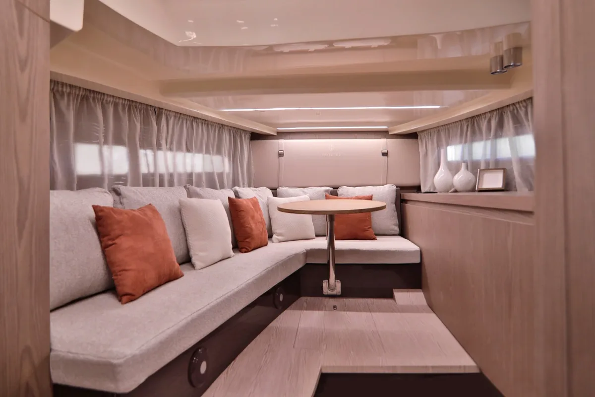 2026 Invictus INVICTUS GT 320 S new yacht for sale Port Adriano Mallorca – salon and dining area