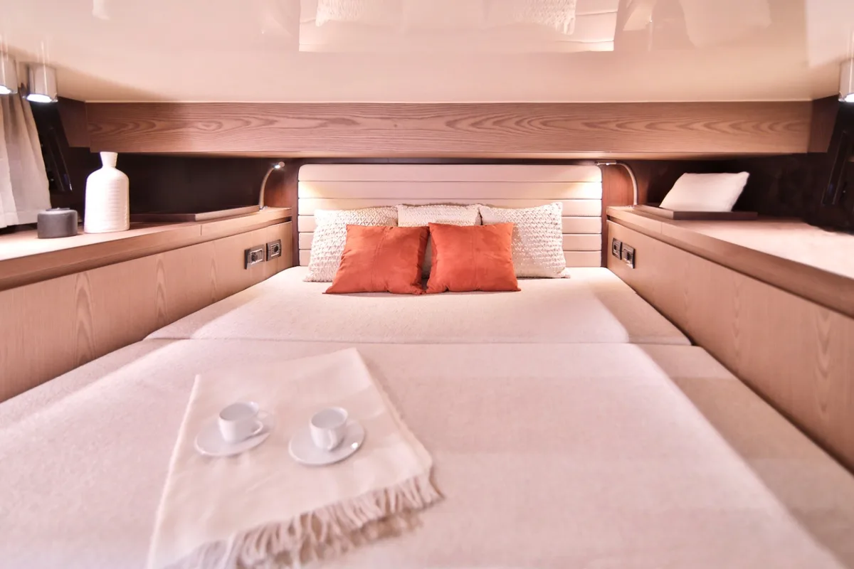 2026 Invictus INVICTUS GT 320 S new yacht for sale Port Adriano Mallorca – deck hardware detail