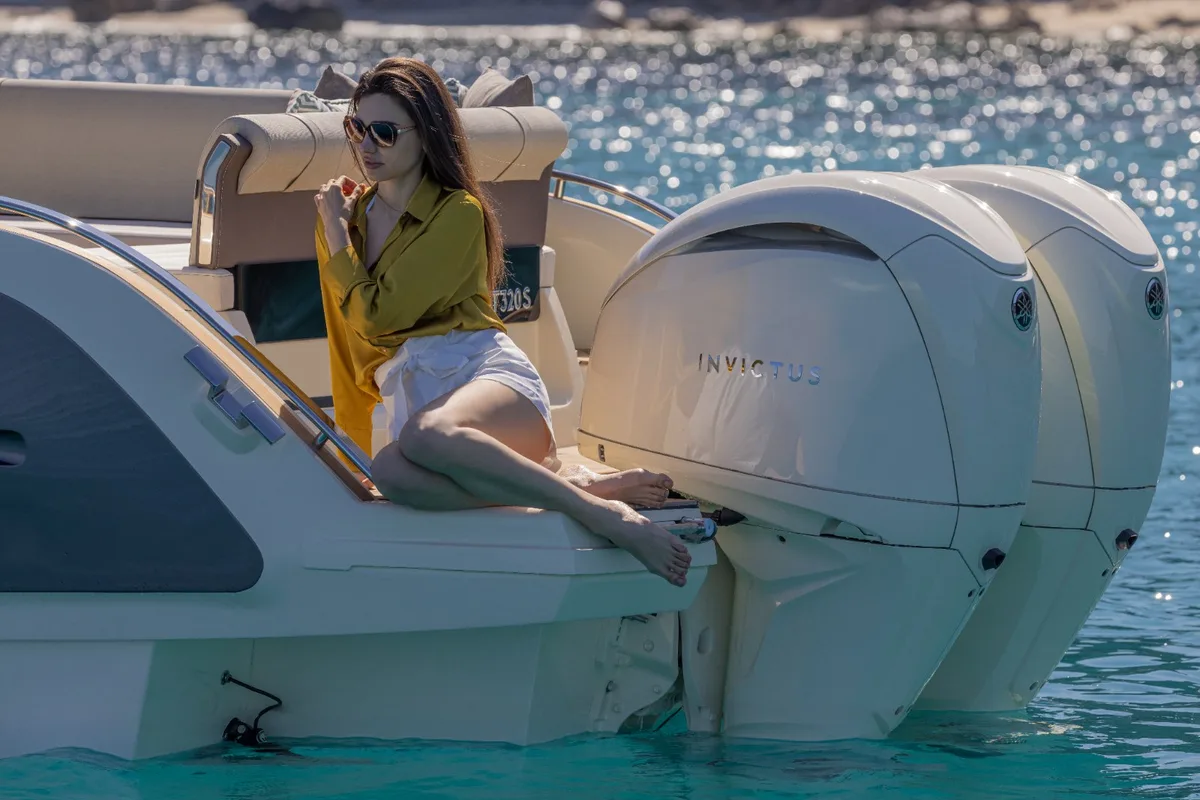 2026 Invictus INVICTUS GT 320 S new yacht for sale Port Adriano Mallorca – interior cabin and seating