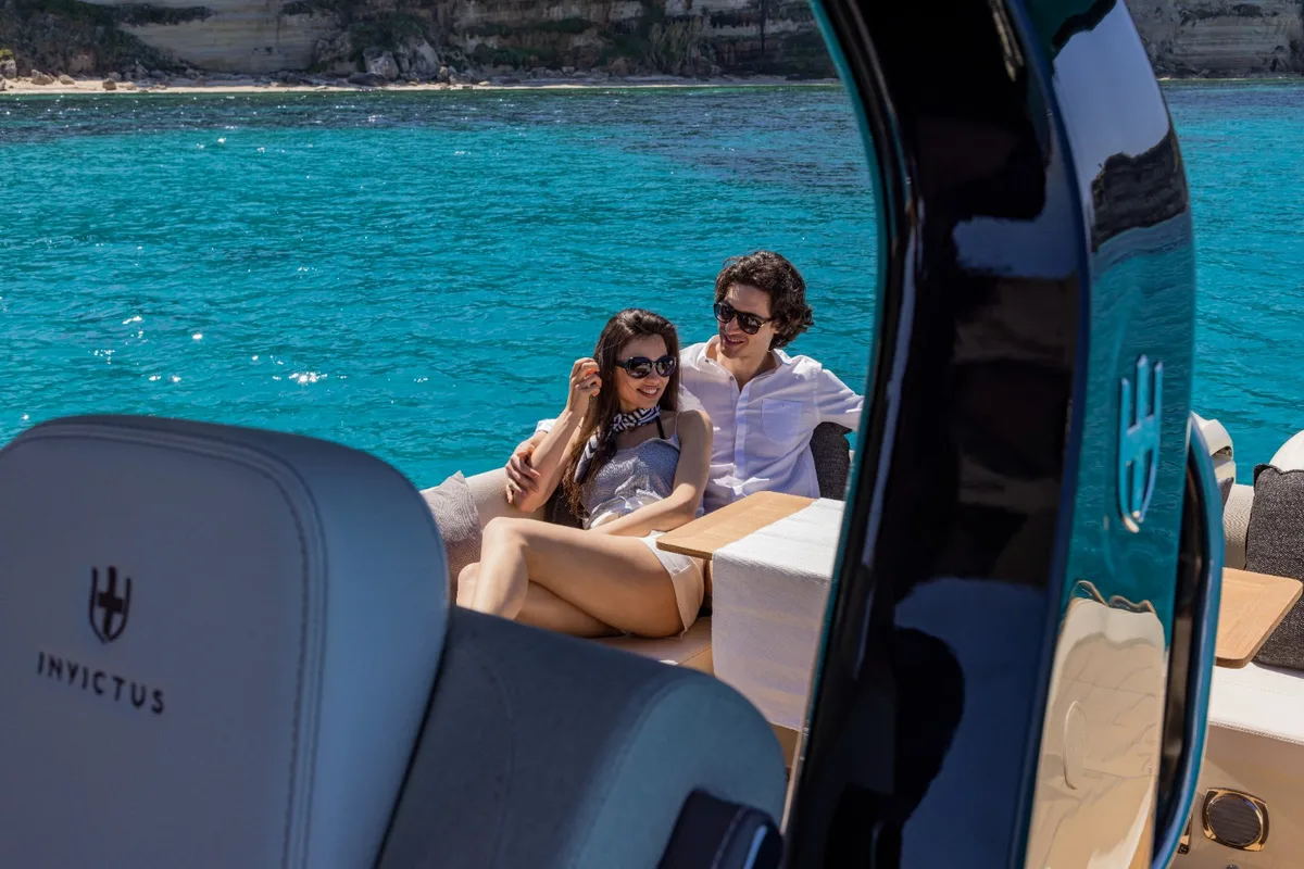 2026 Invictus INVICTUS GT 320 S new yacht for sale Port Adriano Mallorca – navigation console