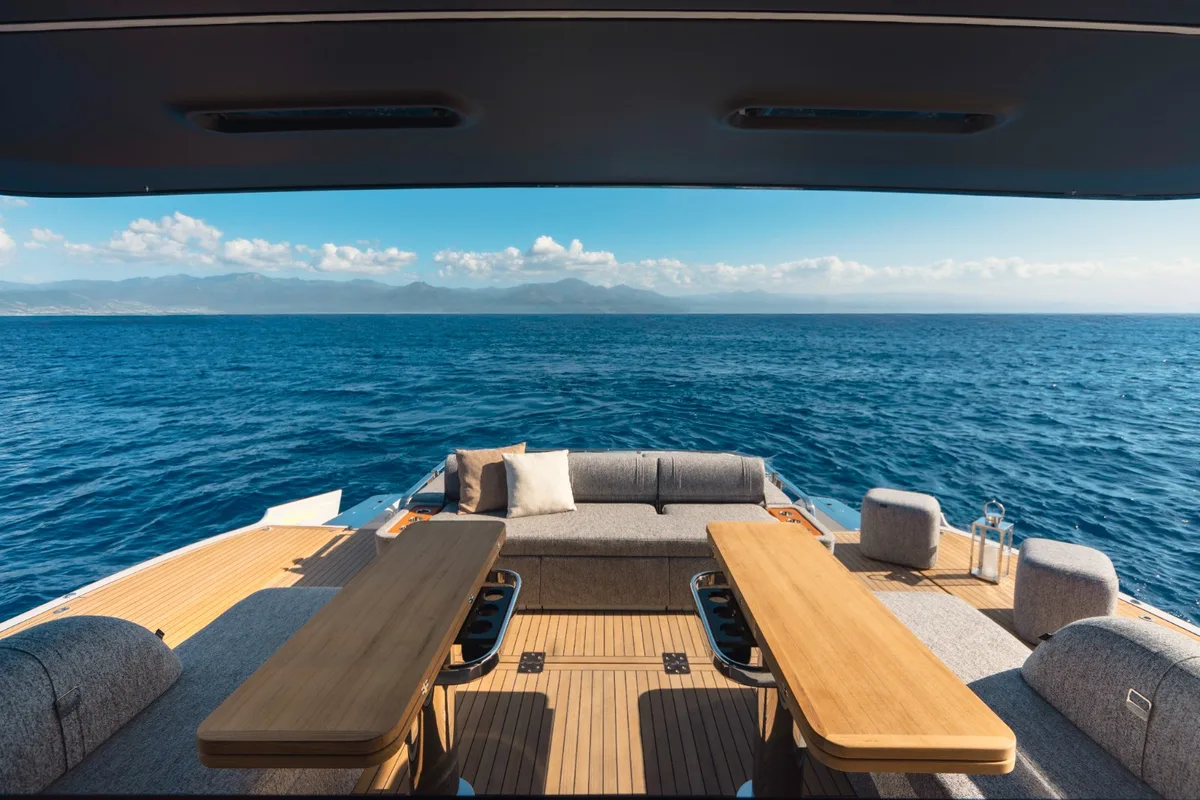 2026 Invictus INVICTUS TT 550 new yacht for sale Port Adriano Mallorca – salon and dining area