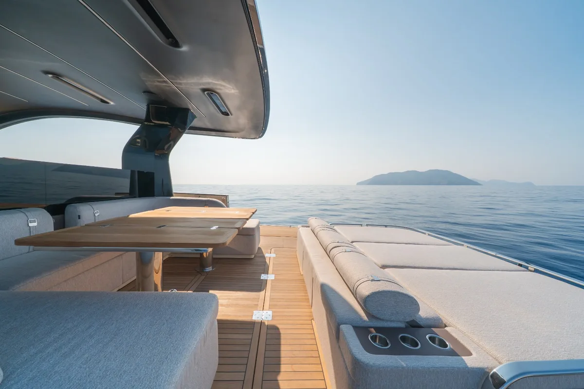 2026 Invictus INVICTUS TT 550 new yacht for sale Port Adriano Mallorca – detail view 25