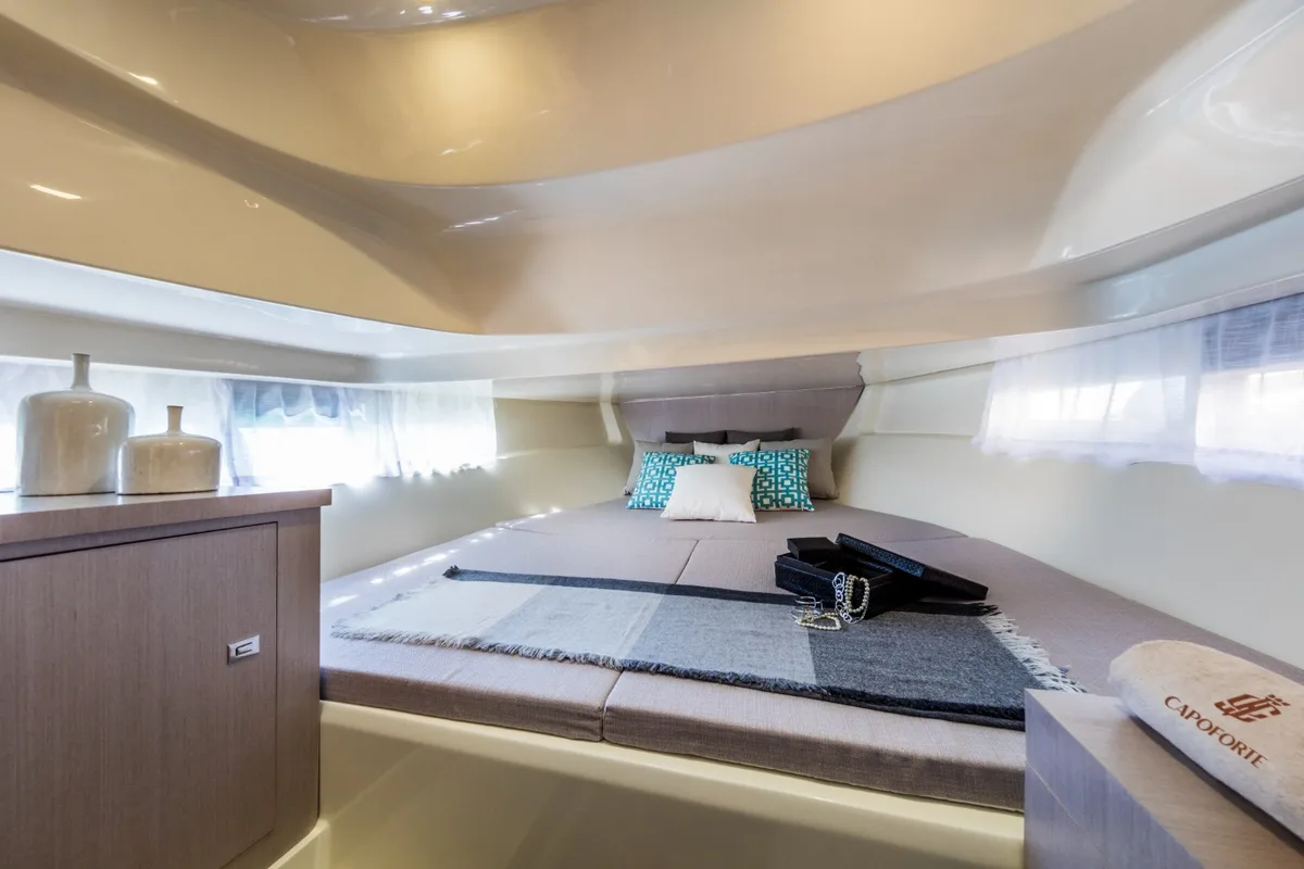 2026 Capoforte INVICTUS CAPOFORTE CX250i new yacht for sale Port Adriano Mallorca – interior cabin and seating