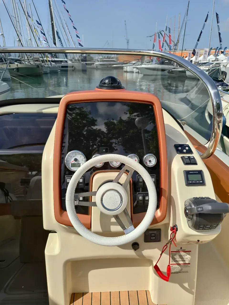 2026 Capoforte INVICTUS CAPOFORTE SXi 280 pre-owned yacht for sale Port Adriano Mallorca – flybridge