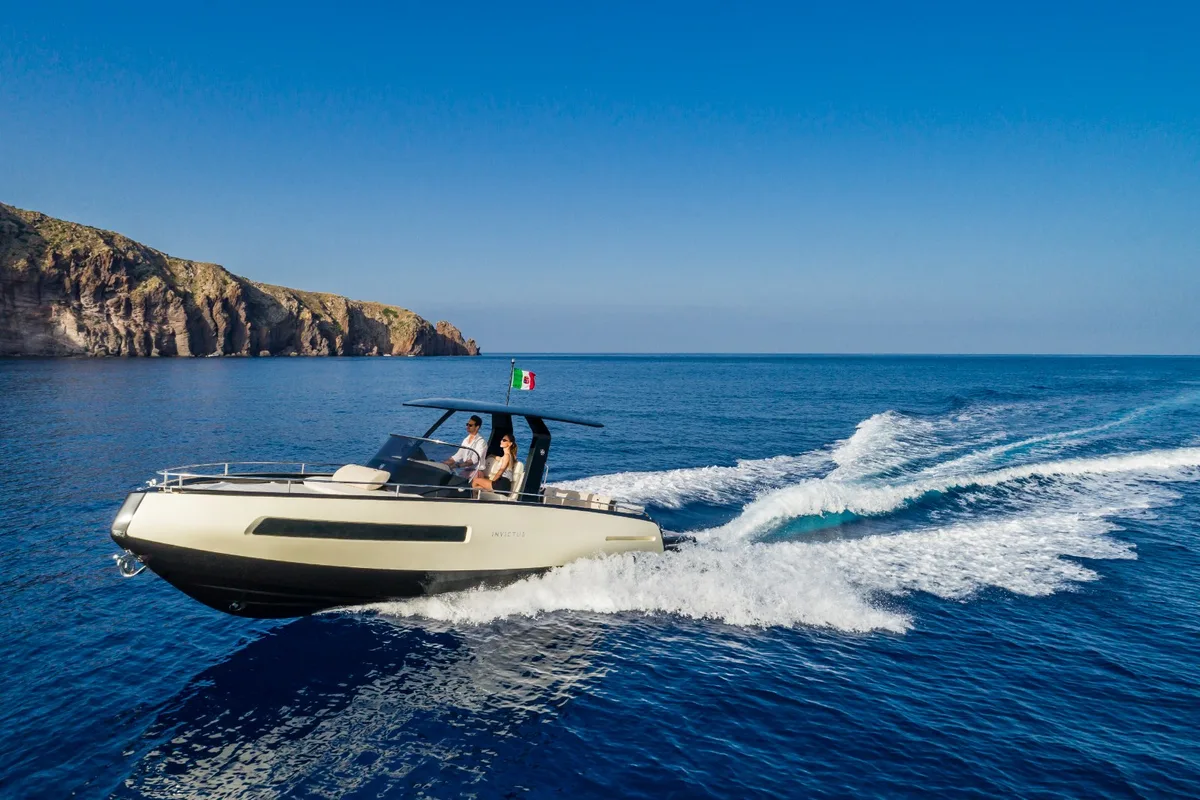 2026 Invictus INVICTUS GT 280 new yacht for sale Port Adriano Mallorca – stern view