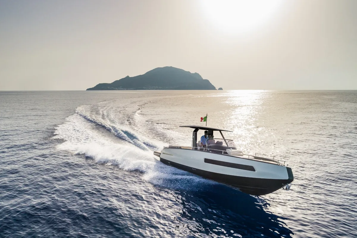 2026 Invictus INVICTUS GT 280 new yacht for sale Port Adriano Mallorca – cockpit and helm station