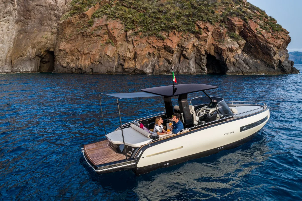 2026 Invictus INVICTUS GT 280 new yacht for sale Port Adriano Mallorca – aft deck and swim platform