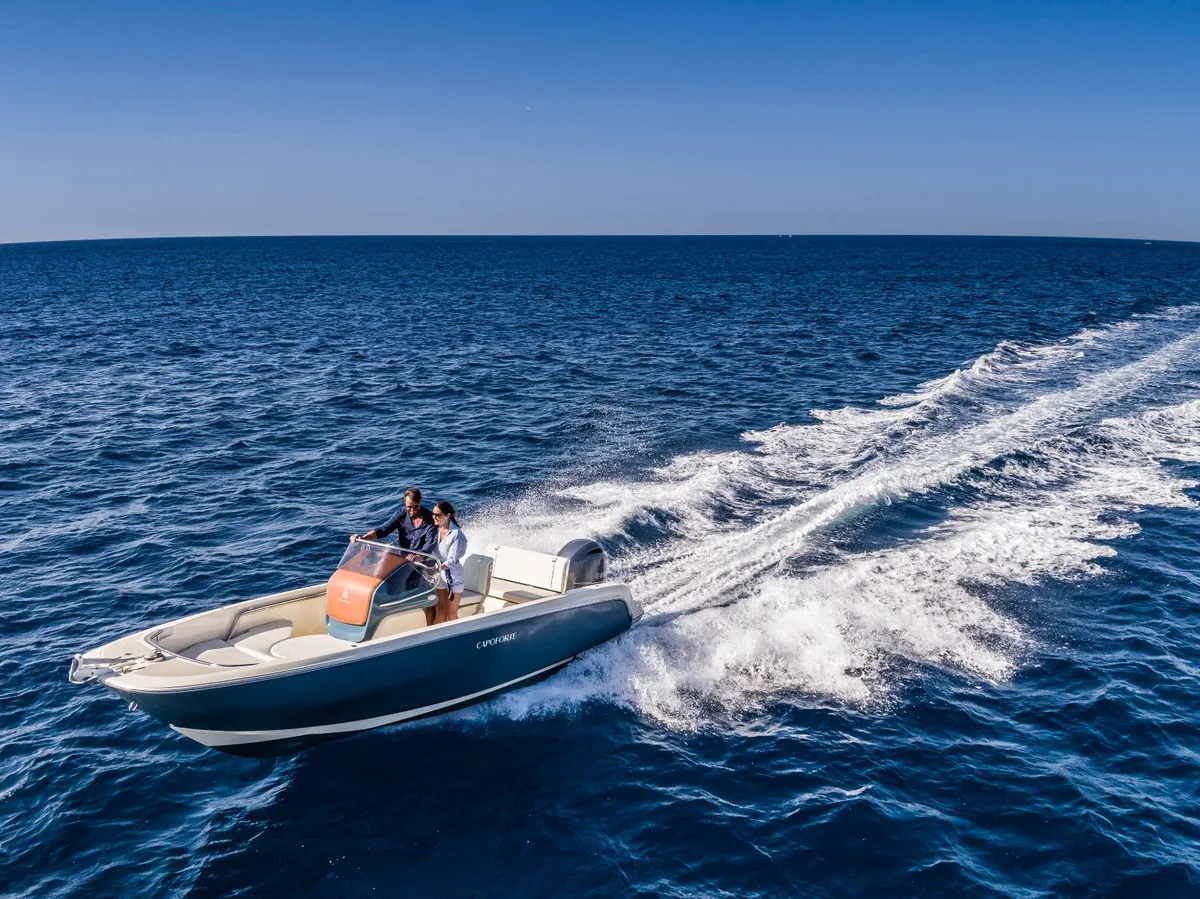2026 Capoforte INVICTUS CAPOFORTE FX 200 new yacht for sale Port Adriano Mallorca – cockpit and helm station