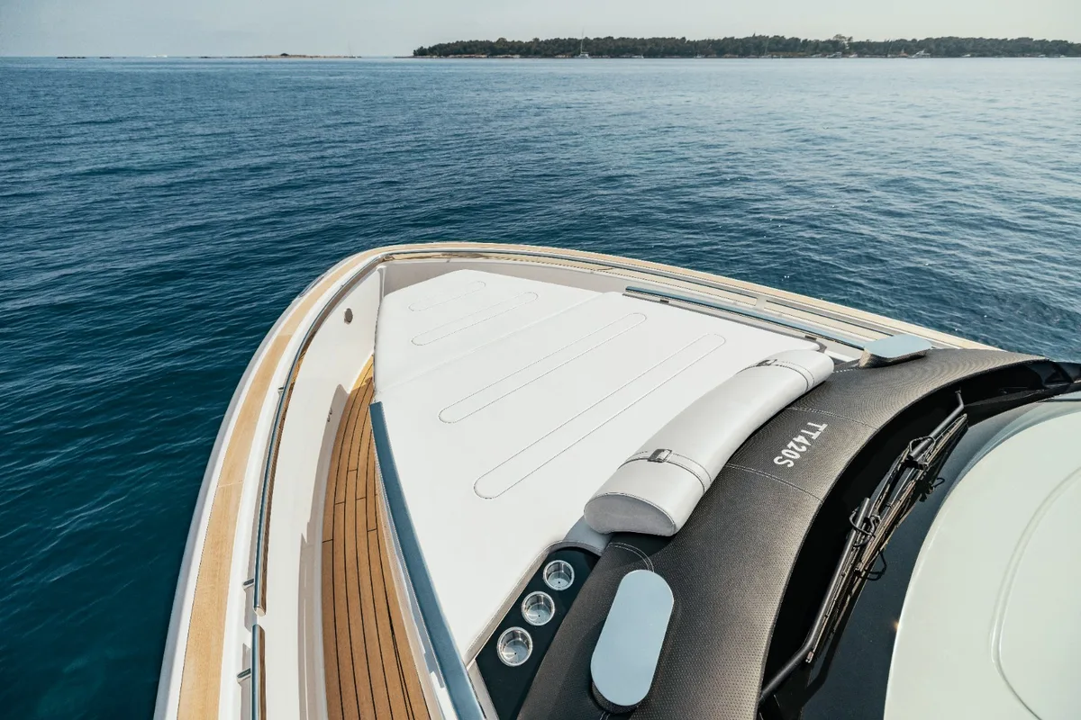 2026 Invictus INVICTUS TT 420 S new yacht for sale Port Adriano Mallorca – engine bay