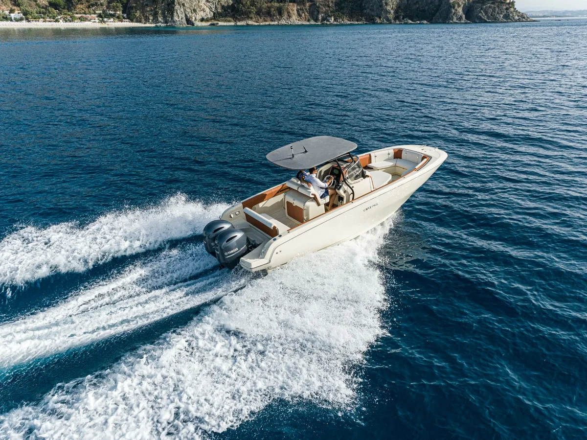 2026 Capoforte INVICTUS CAPOFORTE FX270 new yacht for sale Port Adriano Mallorca – salon and dining area
