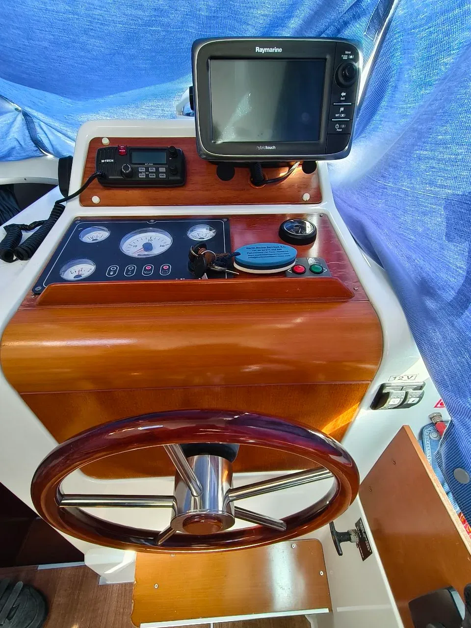 2007 Beneteau Beneteau Antares 7.60 pre-owned yacht for sale Port Adriano Mallorca – aft deck and swim platform