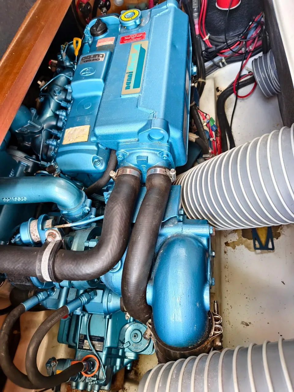 2007 Beneteau Beneteau Antares 7.60 pre-owned yacht for sale Port Adriano Mallorca – engine bay