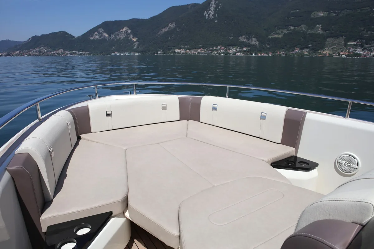 2026 Invictus INVICTUS TT 280 new yacht for sale Port Adriano Mallorca – stern view