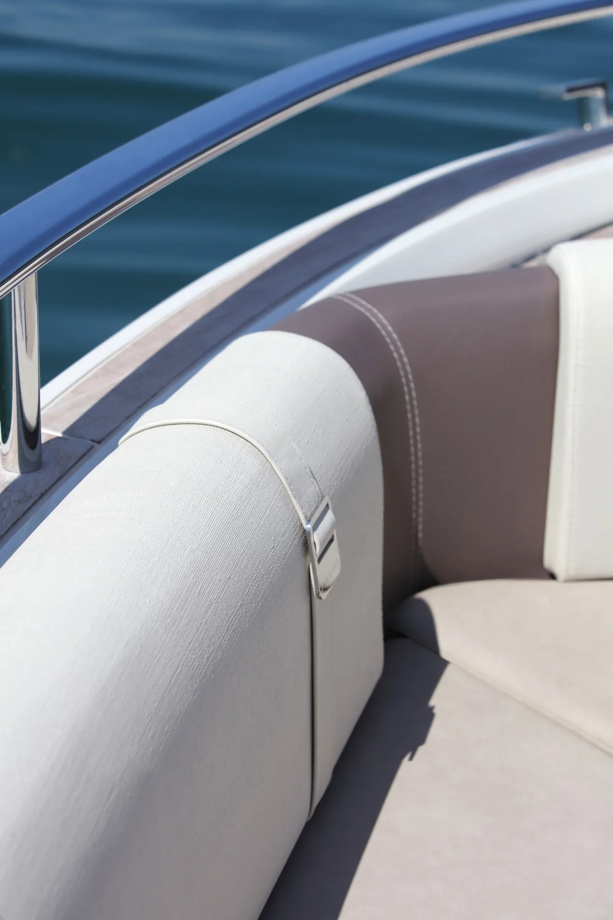 2026 Invictus INVICTUS TT 280 new yacht for sale Port Adriano Mallorca – cockpit and helm station