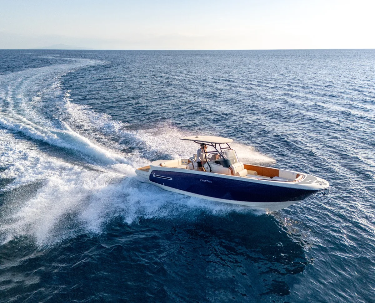 2026 Capoforte INVICTUS CAPOFORTE SXi 280 new yacht for sale Port Adriano Mallorca – cockpit and helm station
