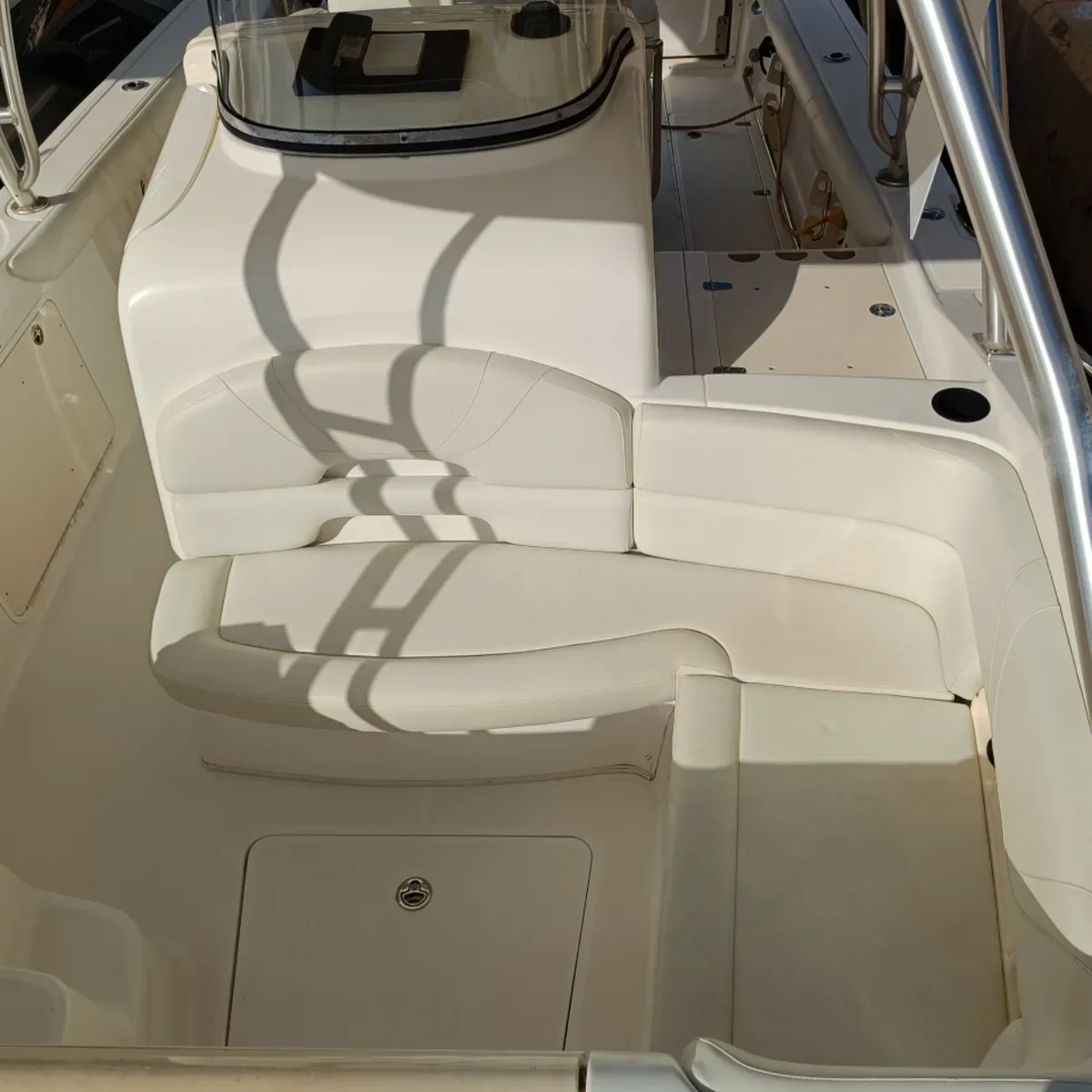 2006 Boston whaler Boston whaler 320 Outrage Cuddy Cabin pre-owned yacht for sale Port Adriano Mallorca – aft view